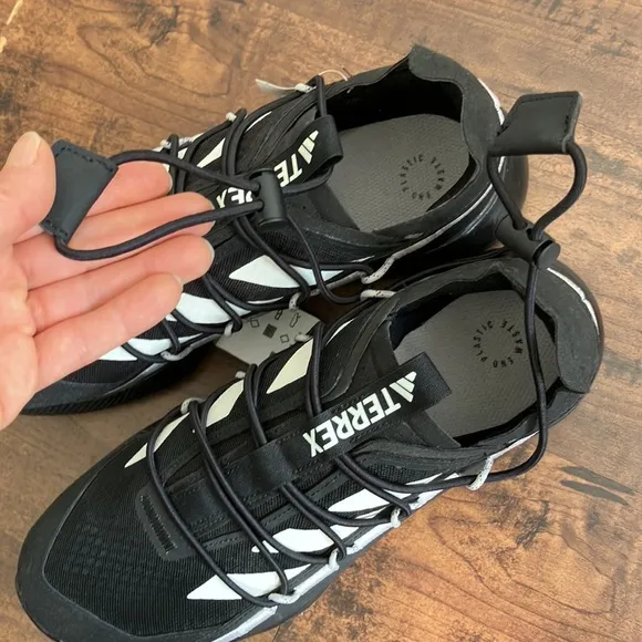 Adidas Terrex Voyager 21 black hiking sneakers slip on New outdoor