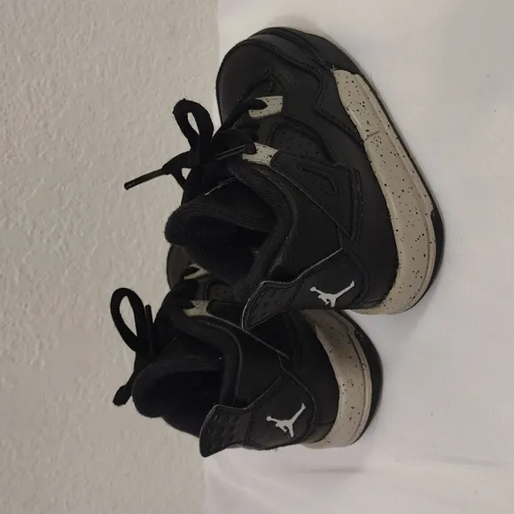 AIR Jordan 4 retro Oreo sneakers toddler size 5c