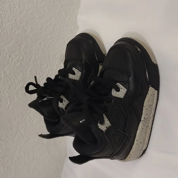 AIR Jordan 4 retro Oreo sneakers toddler size 5c