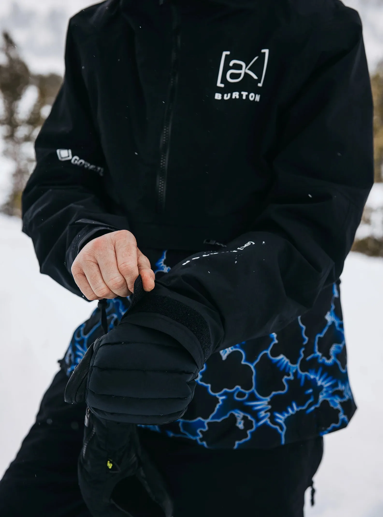 Burton [ak] Kimmy GORE-TEX Anorak Jacket Womens 2025 Black / Glow