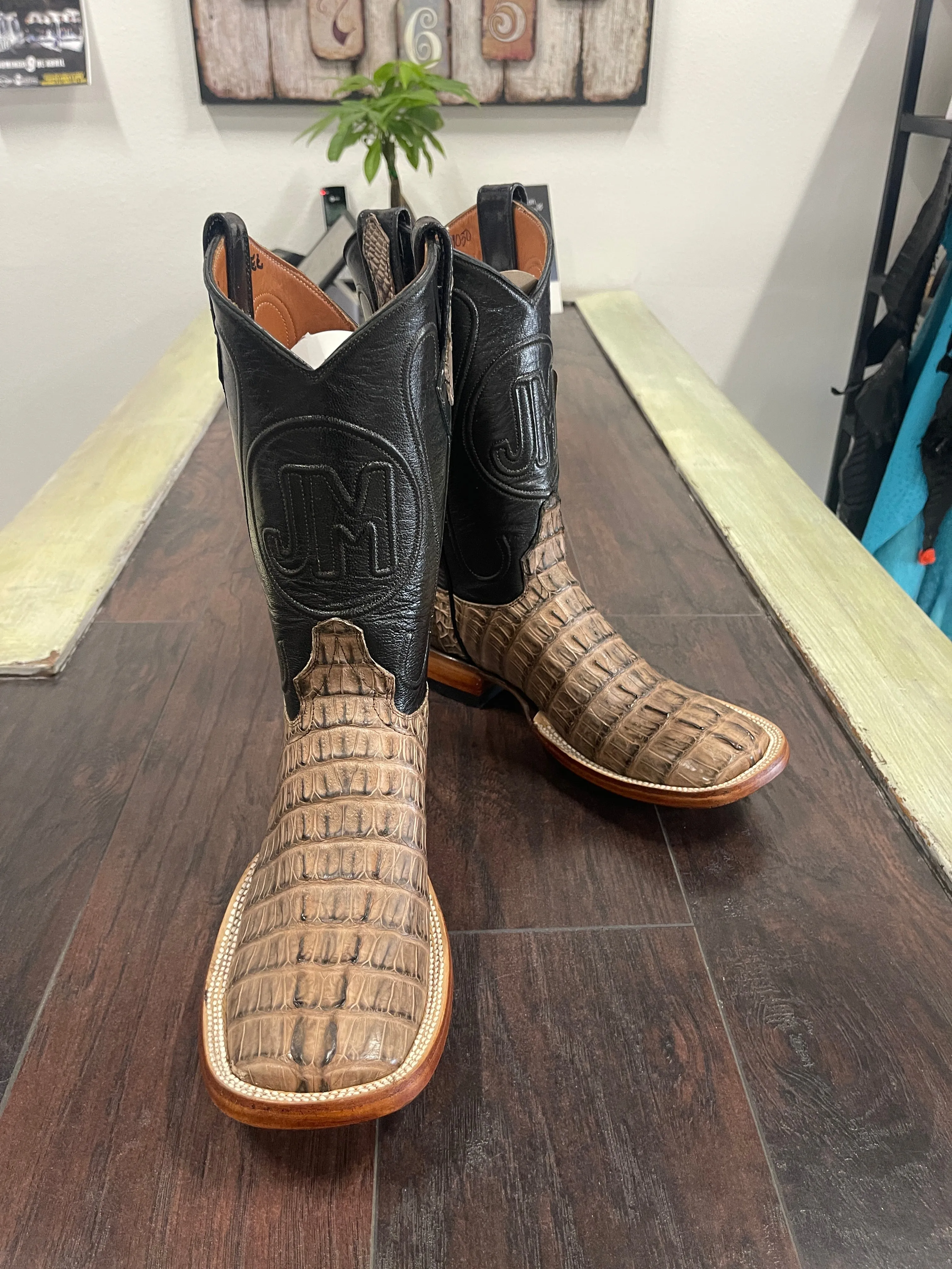 Caiman tail- mink/black