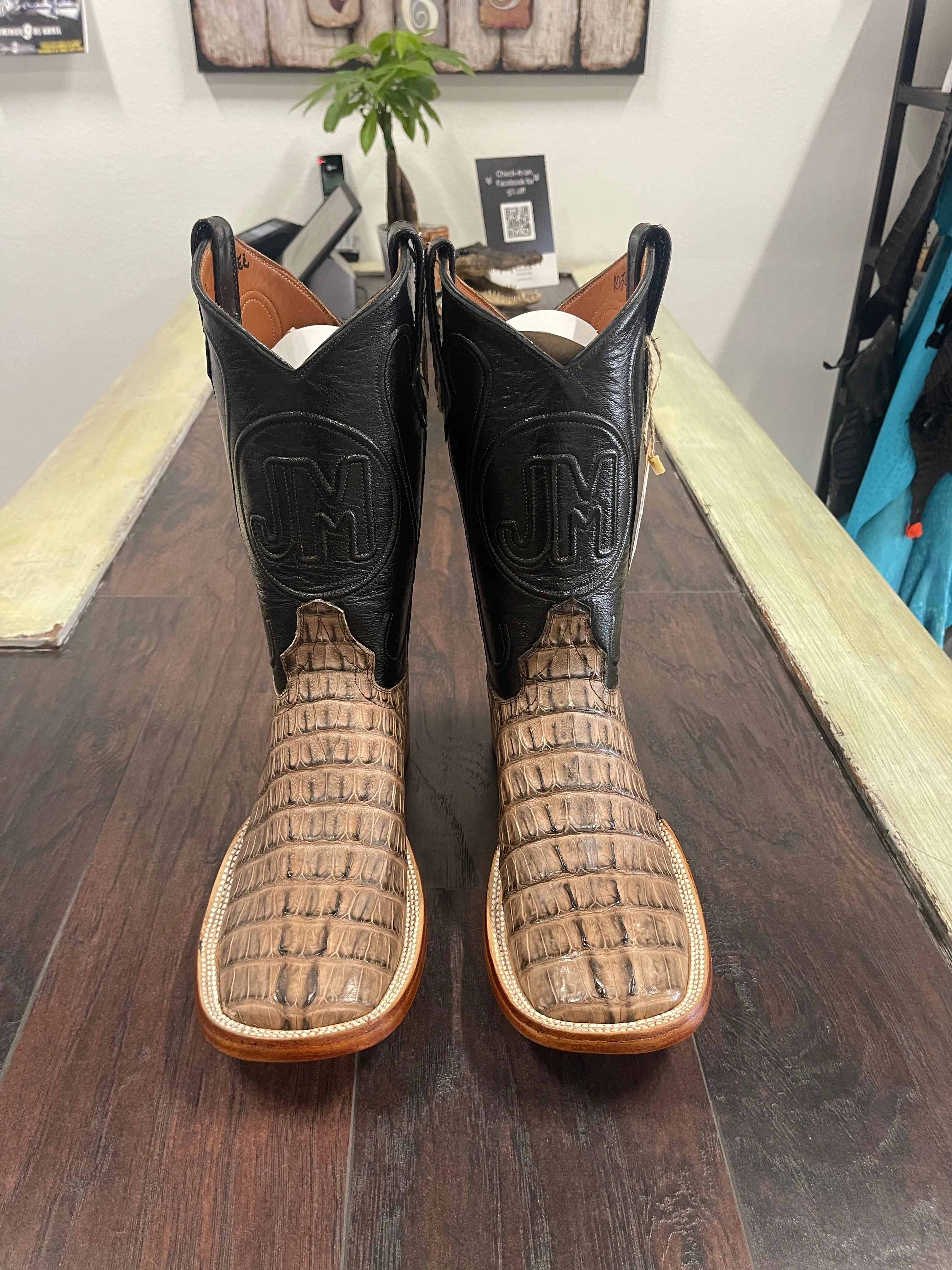 Caiman tail- mink/black