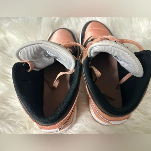 Jordan 1 Mid White Light Madder Root Sneakers Size 4.5Y 🌸🌸🌸USED 💕💕