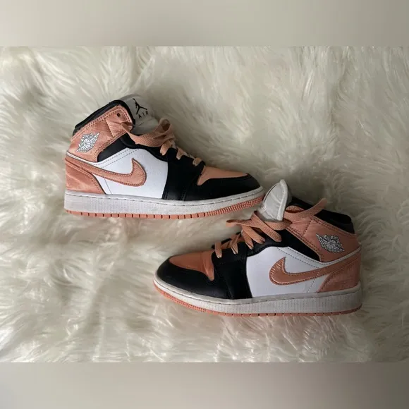Jordan 1 Mid White Light Madder Root Sneakers Size 4.5Y 🌸🌸🌸USED 💕💕