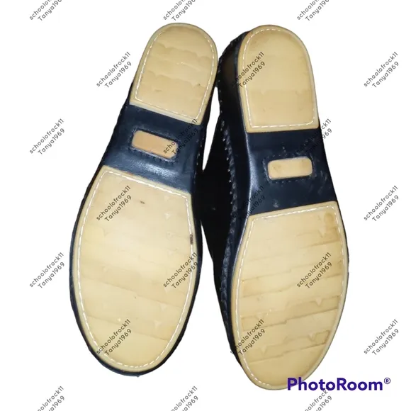 La Plume brand Patent Leather sandals