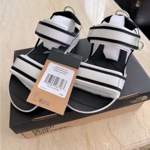 NWT The North Face Women's Skeena Sport Sandals.