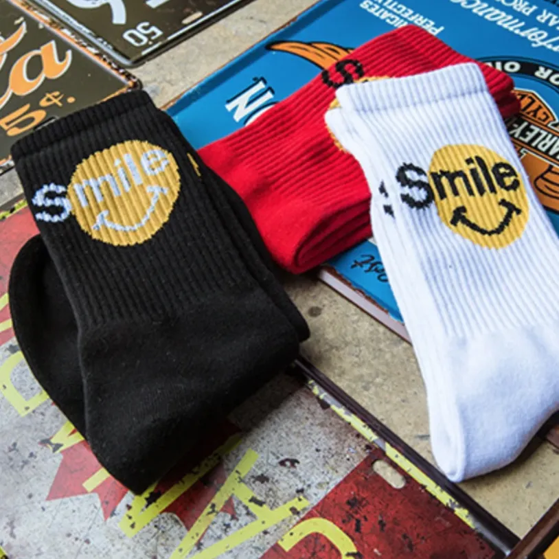 "SMILE" Chaussettes Montantes Streetwear Noir - URB1™