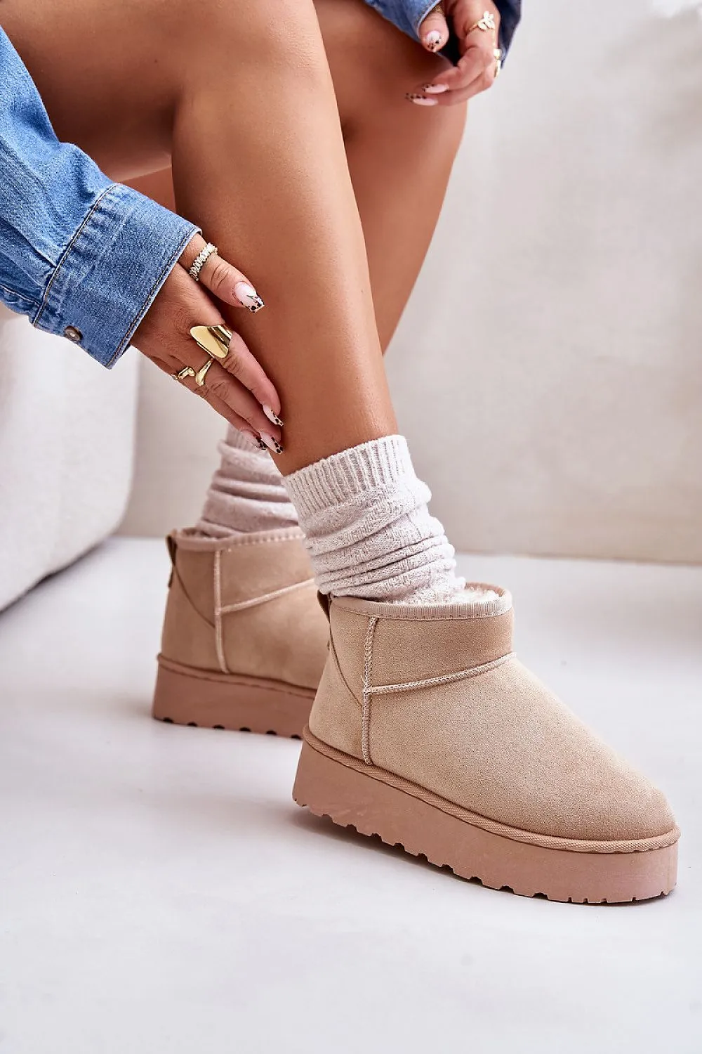 Snow boots