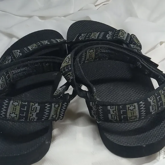 Teva men's athletic sandals size 11