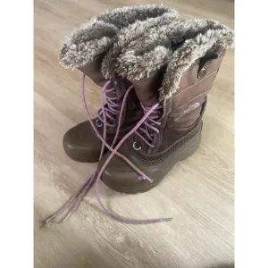 The North Face girls snow boots brown w pink laces size 2